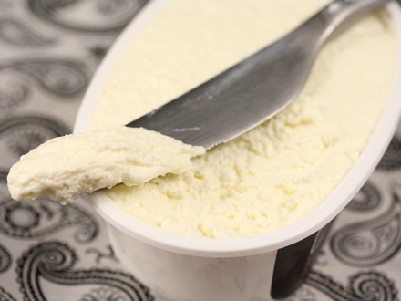 HOMEMADE PETIT SUISSE-STYLE CREAM CHEESE
